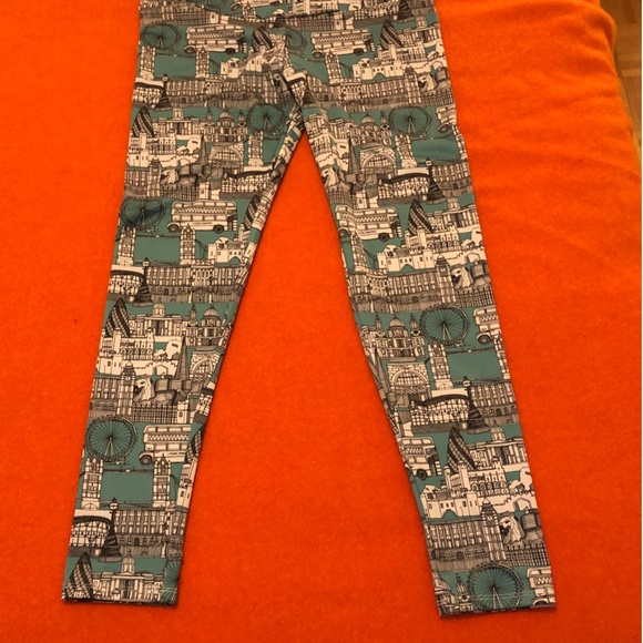 Society 6 printed leggings - Picture 4 of 4